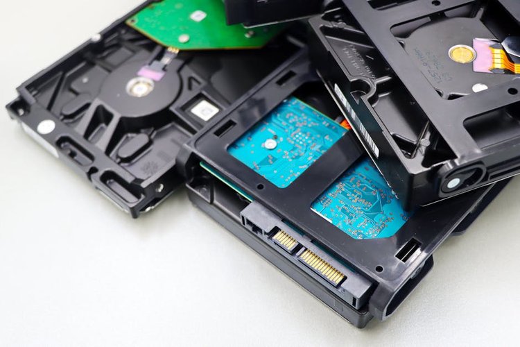 Non-Moving Electronics Stock in Bitola, North Macedonia? Clear Your Stocks Buys It Today