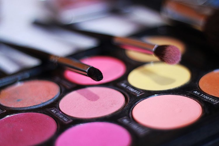 Clear Your Cosmetics Warehouse in Riffa, Bahrain — We Buy Everything