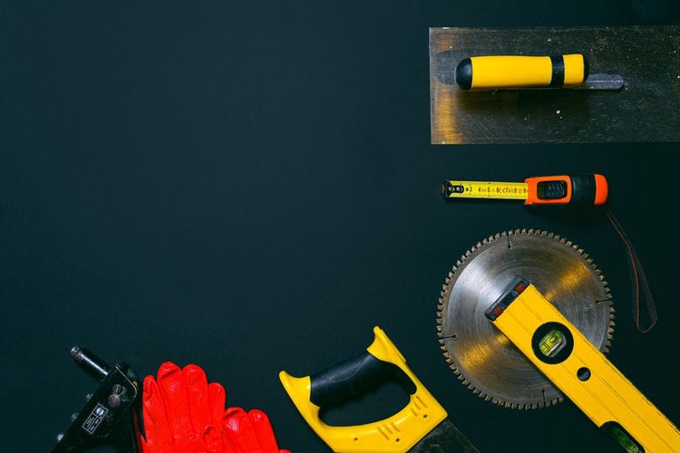 Obsolete Hardware Inventory in Pecs, Hungary — Turn It Into Cash Now