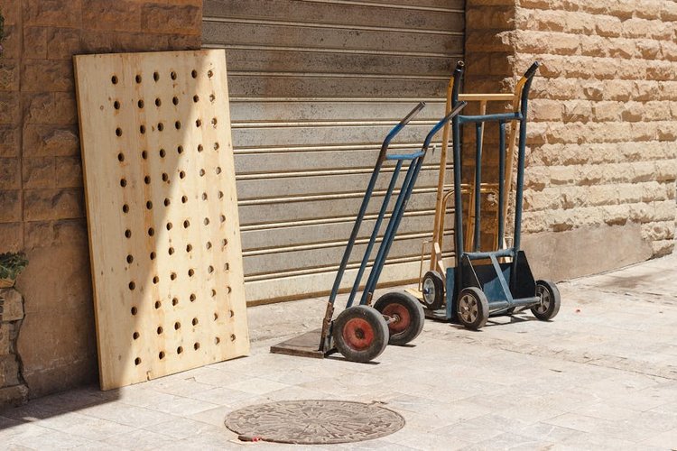 Get Immediate Cash for Your Surplus Hardware Stock in Mostar, Bosnia Today