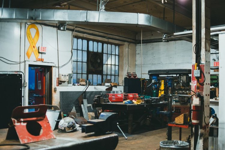 Jacksonville, USA Warehouse Full of Unsold Machinery? We Clear It Fast