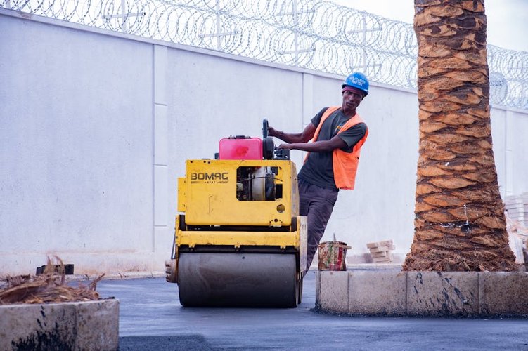 Nearest Oil & Gas Dead Stock Buyer in Buraimi, Oman — Clear Your Stocks