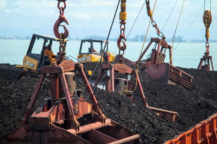 Portugal Dead Stock Buyers for Oil & Gas — Any Quantity Near Lisbon, Portugal