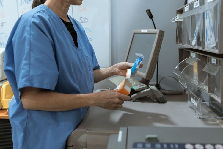 Dead Stock Buyers Near Essen, Germany — Medical Equipment Clearance with Same Day Pay