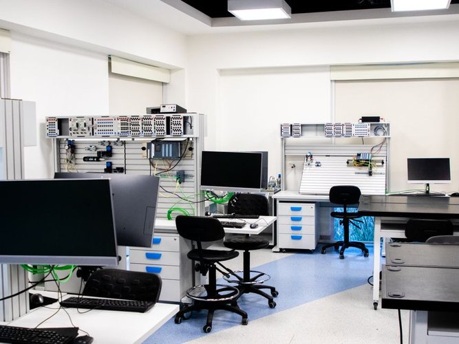 Trusted Surplus Stock Buyers for Medical Equipment in Faro, Portugal — 2026 Guide