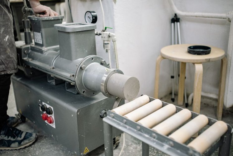 Surplus Machinery Buyers in Osaka, Japan — Immediate Payment Any Quantity