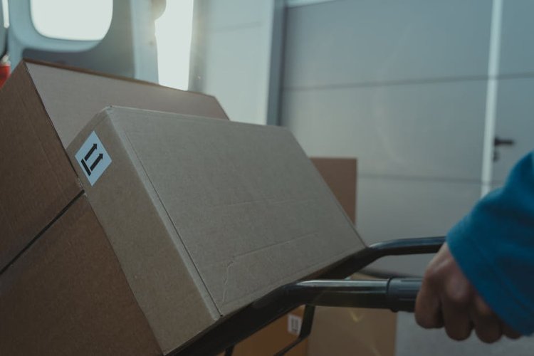 Your Packaging Inventory Is Losing Value in JAFZA, UAE — Sell It Today