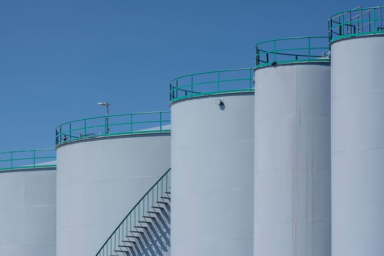 Get Immediate Cash for Your Surplus Chemicals Stock in Hamriyah Free Zone, UAE Today