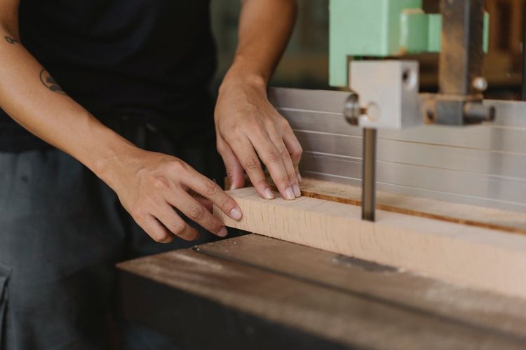 Sell Non-Moving Machinery Inventory Near Leicester, UK — Instant Cash Payment