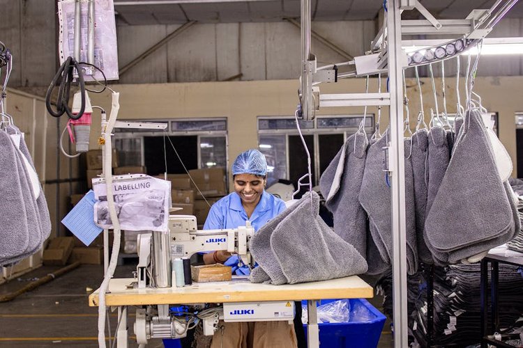 Waterford, Ireland Surplus Garments Stock Buyers — Fair Price, Fast Collection