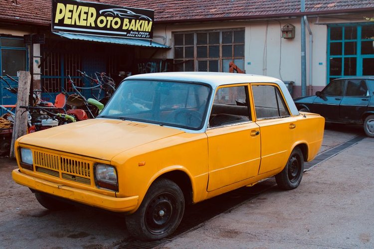 Clear Your Automotive Warehouse in Manchester, UK — We Buy Everything