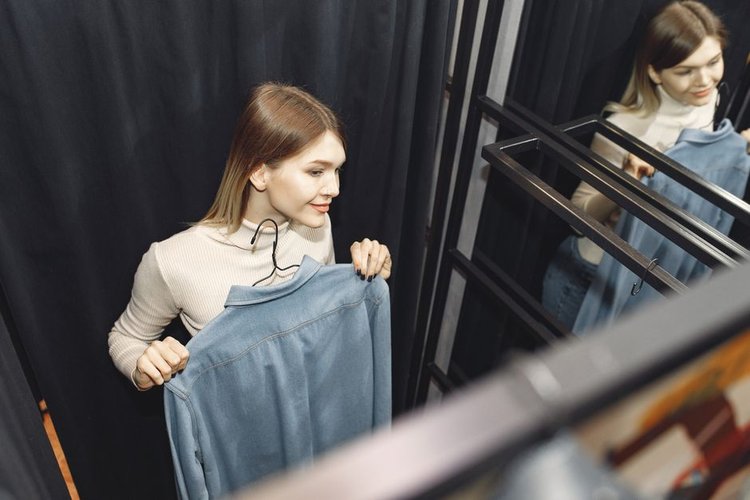 Dover, USA Non-Moving Garments Stock Buyers — Same Day Collection and Pay