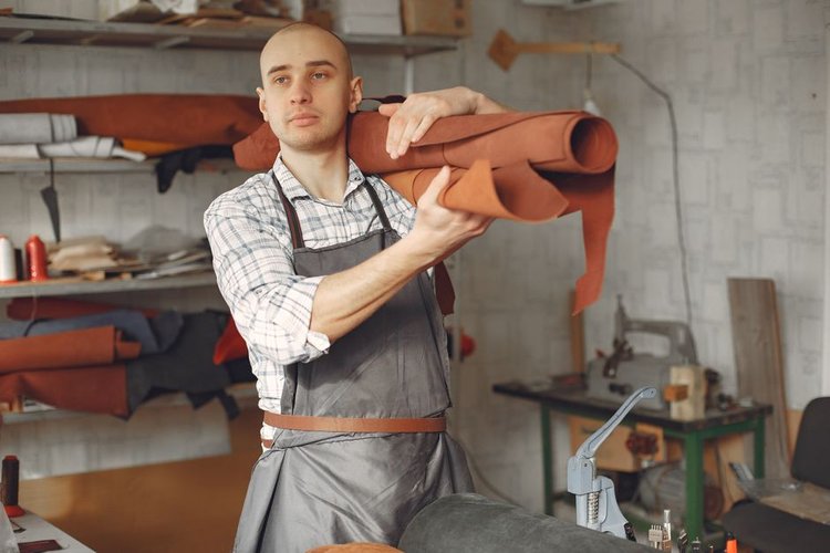 Unwanted Garments Inventory Buyers in Tampa, USA — No Minimum Quantity