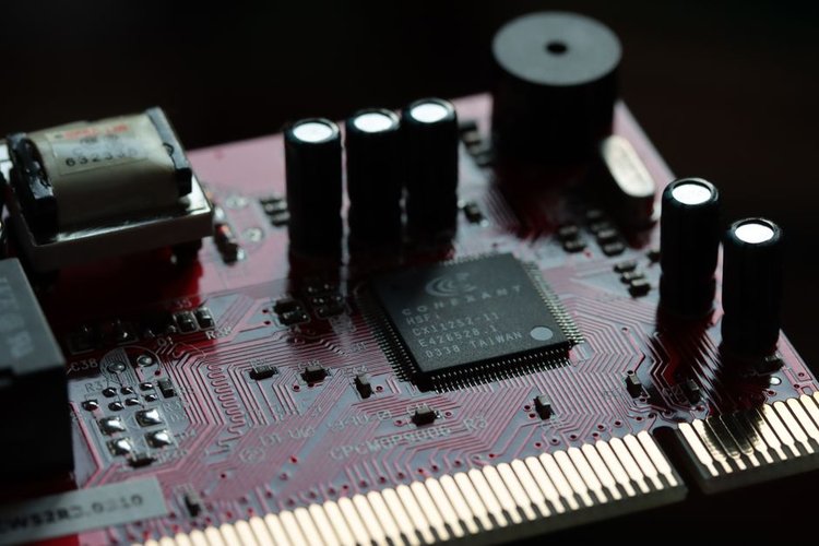 Sich langsam bewegende Elektronikaktien in Differdange, Luxemburg? Wir sind Ihr bester Käufer