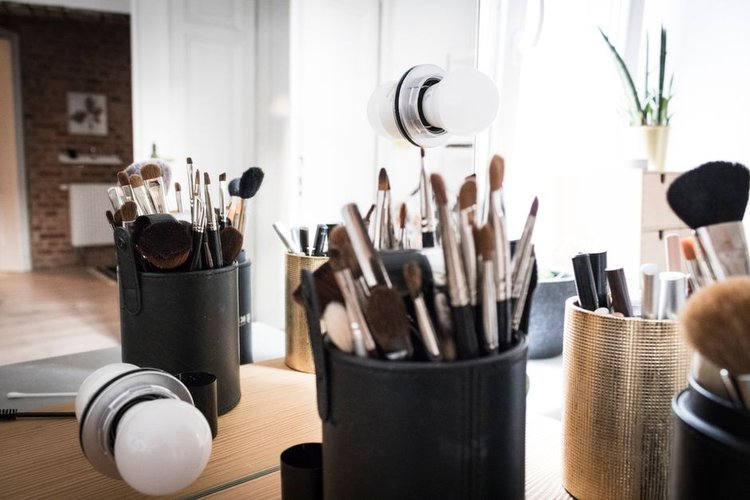 Inventaire de cosmétiques immobiles et obsolètes à Toulouse, France — Vendez-le rapidement