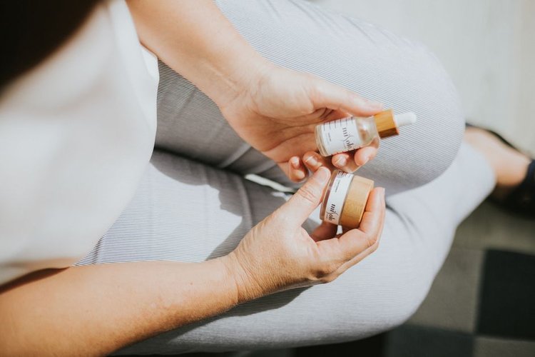 Nous achetons des stocks morts de cosmétiques à Gand, en Belgique — Collecte gratuite, paiement instantané