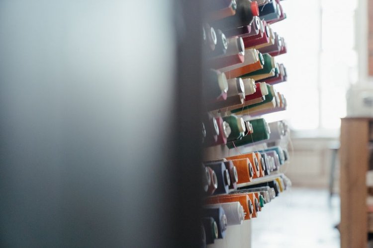 Suchen Sie nach Lagerkäufern für Dead Garments in der Nähe von Graz, Österreich? Kontaktieren Sie uns noch heute