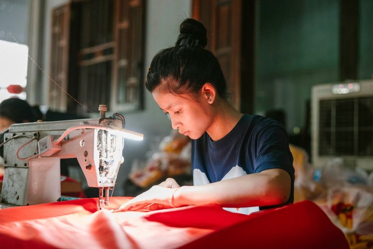 Comment vendre des stocks de vêtements excédentaires à Gand, en Belgique et être payé le jour même