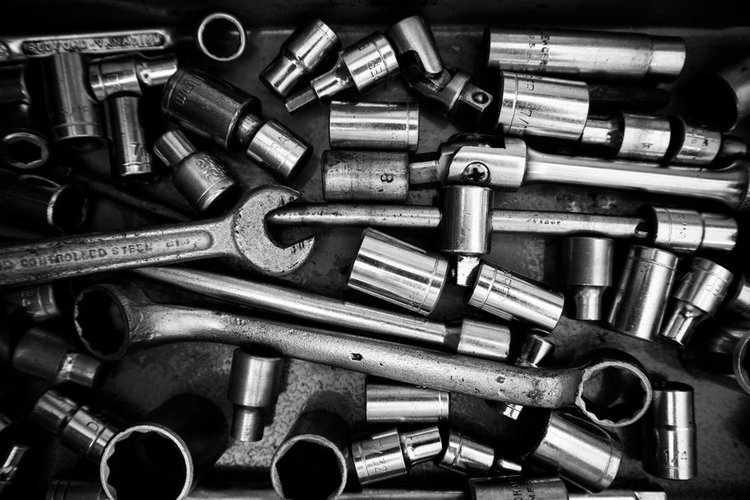 Unbeweglicher Hardware-Bestand in Düsseldorf, Deutschland? Löschen Sie Ihre Bestände und kaufen Sie es noch heute