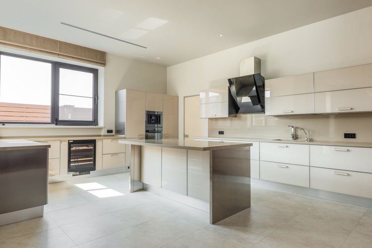 Surplus Building Materials Buyers Across Ireland — Based Near Dublin, Ireland