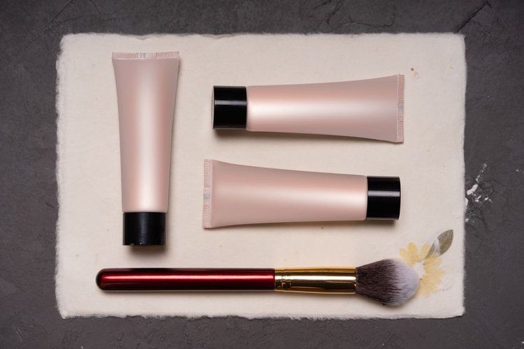 Clear Your Cosmetics Warehouse in Brooklyn, USA — We Buy Everything