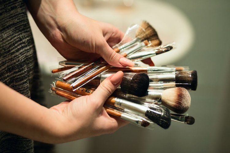 Nearest Cosmetics Dead Stock Buyer in St Petersburg, USA — Clear Your Stocks