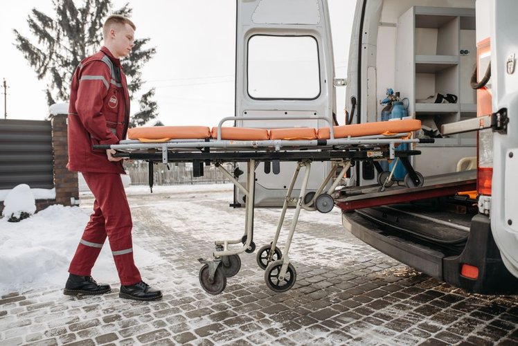Clear Your Medical Equipment Warehouse in Queens, USA — We Buy Everything
