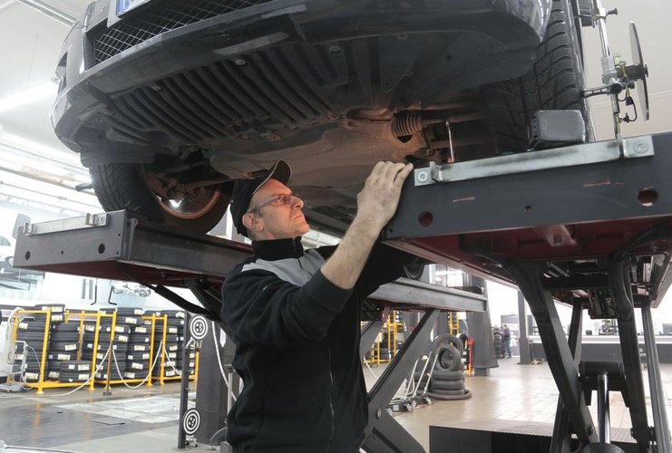 Trusted Surplus Stock Buyers for Automotive in Darwin, Australia — 2026 Guide