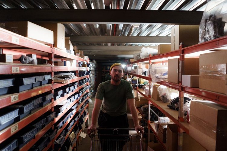 Non-Moving Electrical Stock Buyers in Bahrain — Serving Manama, Bahrain and Beyond