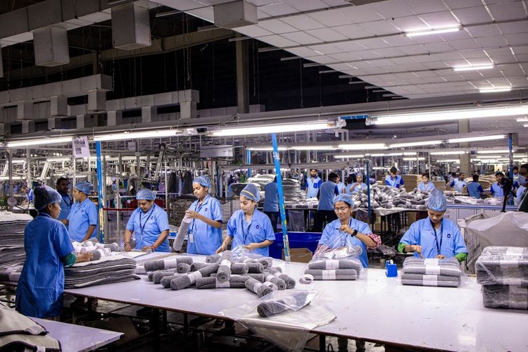 Garments Surplus Stock in Osaka, Japan: Your Complete 2026 Selling Guide