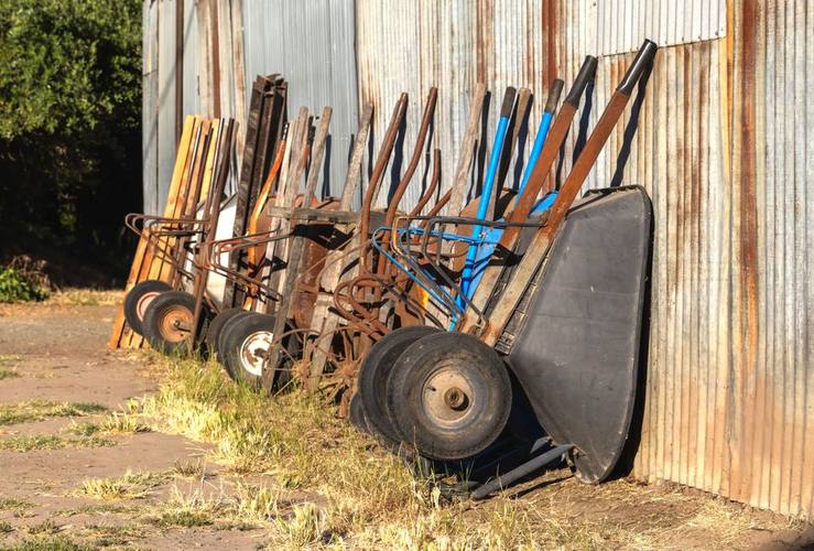 Get Immediate Cash for Your Surplus Hardware Stock in Edinburgh, UK Today