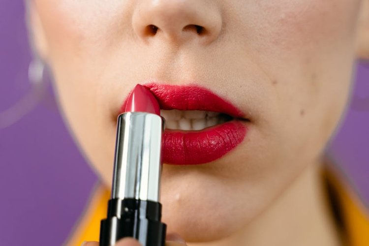 Surplus Cosmetics Buyers Across Indonesia — Based Near Surabaya, Indonesia