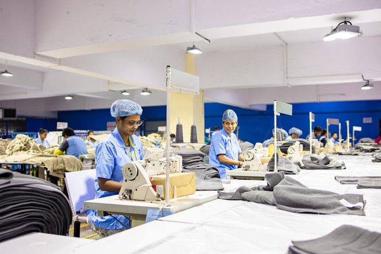 Dead Stock Buyers Near Irbid, Jordan — Garments Clearance with Same Day Pay