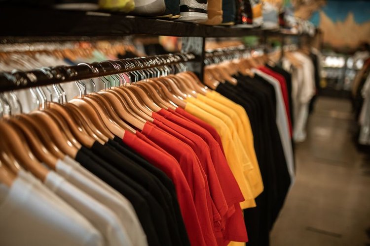 Slow-Moving Garments Stock in Medellin, Colombia? We Are Your Best Buyer