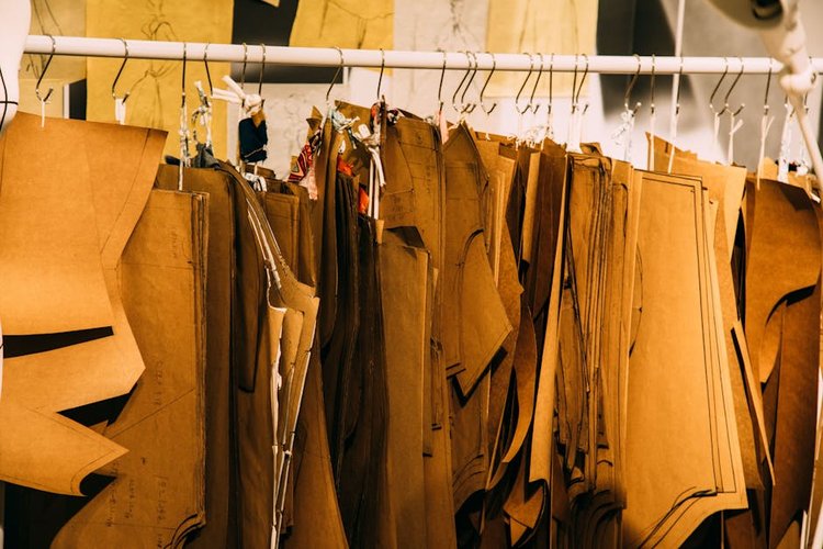 Overstock Garments Buyers China — Clear Your Shanghai, China Warehouse Today