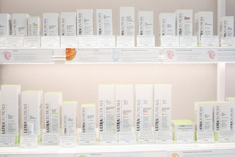 Nice, France Non-Moving Cosmetics Stock Buyers — Same Day Collection and Pay