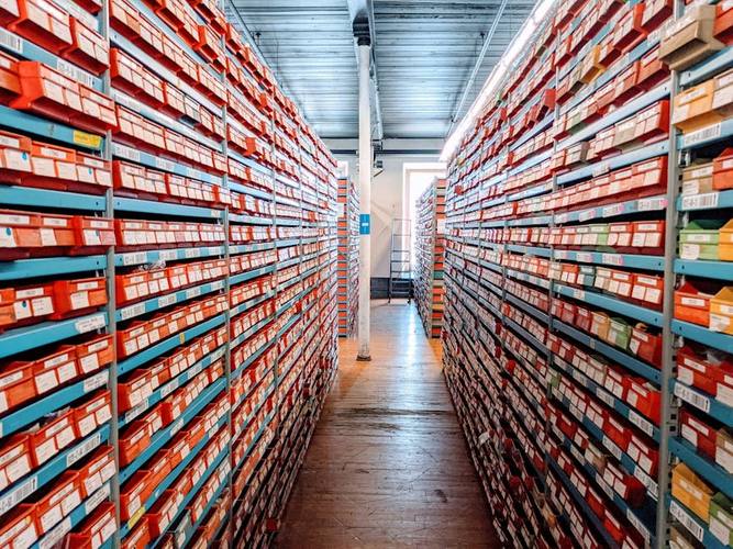 Sell Non-Moving Cosmetics Inventory Near Madrid, Spain — Instant Cash Payment