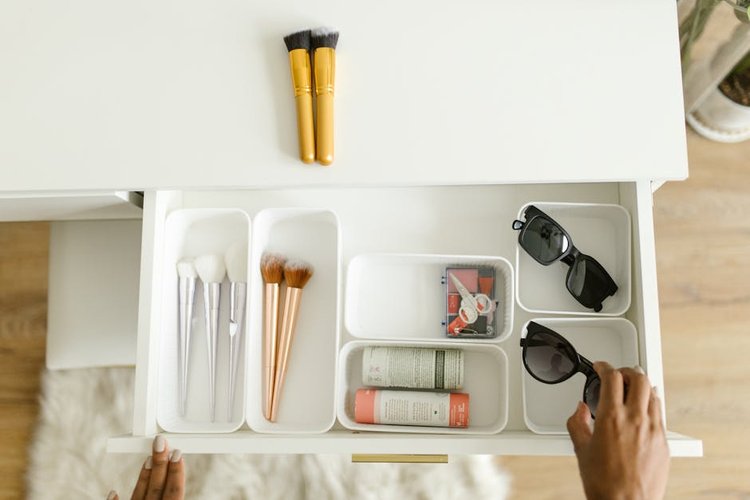 Cosmetics Dead Stock Buyers Near Coimbra, Portugal — Free Collection Anywhere