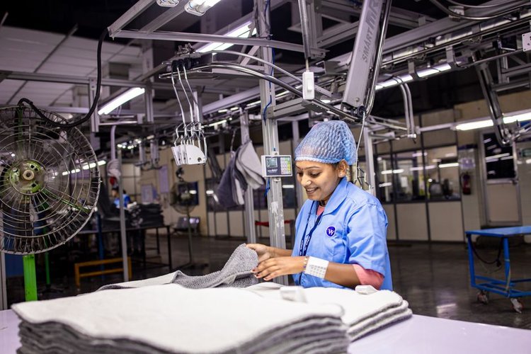 How to Sell Surplus Garments Stock in London, UK and Get Paid the Same Day