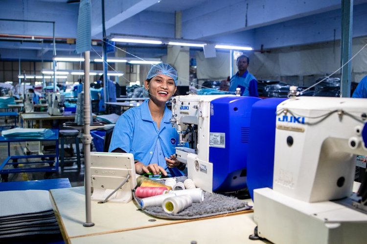 Overstock Garments Buyers UK — Clear Your Liverpool, UK Warehouse Today