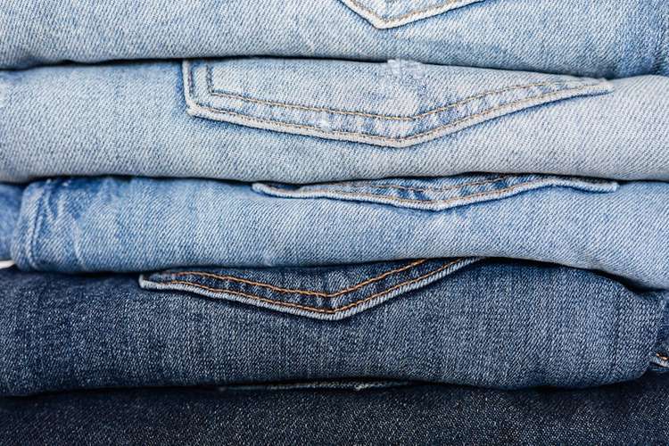 Valencia, Spain Businesses: Sell Your Excess Garments Stock — No Hassle