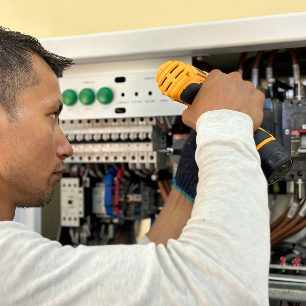 Electrical and other old stocks buyer in Ras al khaimah